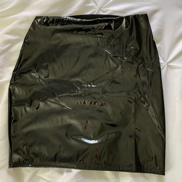 Boohoo latex shiny black pencil skirt SIZE 8 - Picture 2 of 3